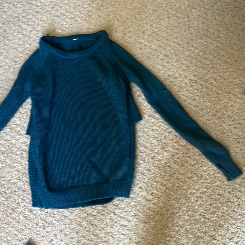 Lululemon teal sweater